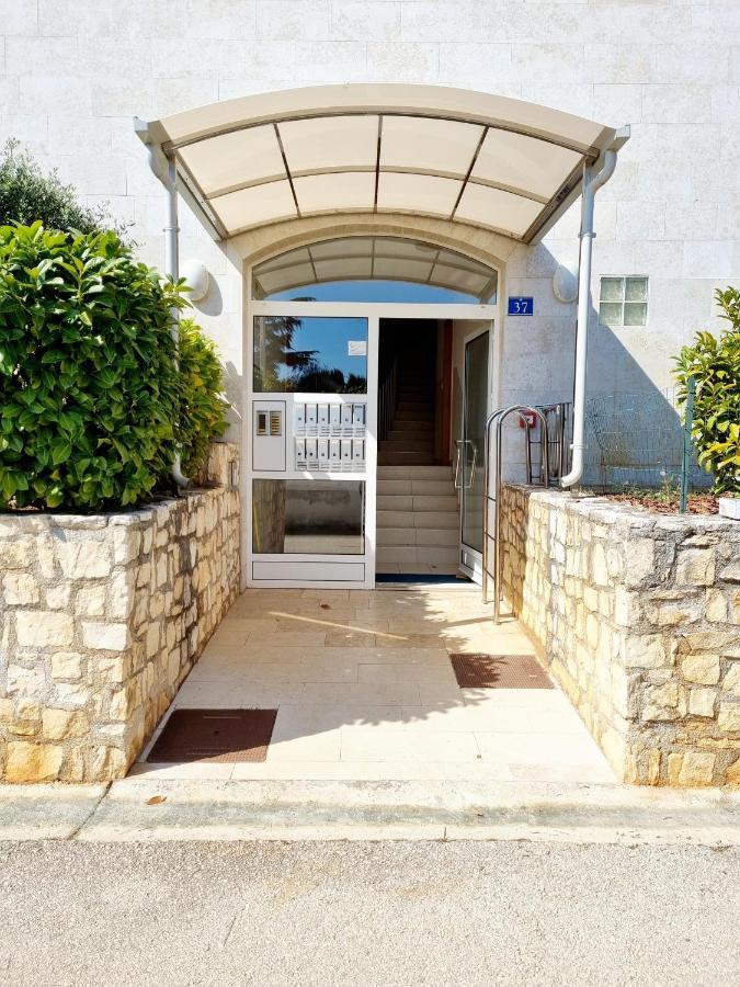 Sea View App Mirta Apartment Umag Luaran gambar